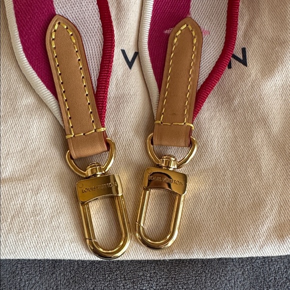 🔥24hrs only🔥Louis Vuitton Logo Shoulder Strap Jacquard Wide Neutral, Pink - Picture 10 of 16